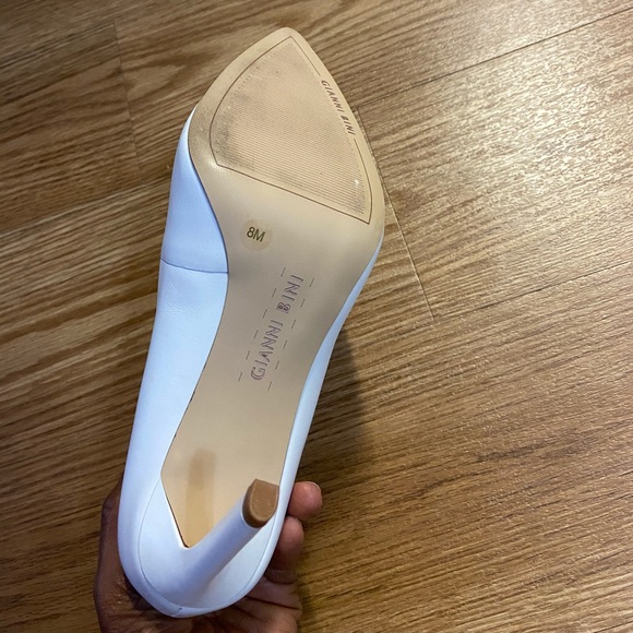 Gianni Bini white pumps - Picture 6 of 11